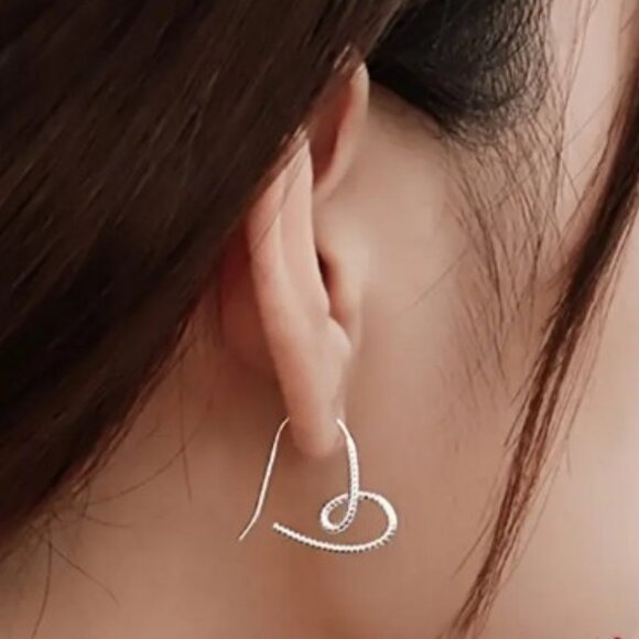 Jewelry - NEW 925 STERLING SILVER HEART EARRINGS